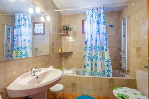 Pollenca Villa Sleeps 4 Pool Air Con Wifi T251860
