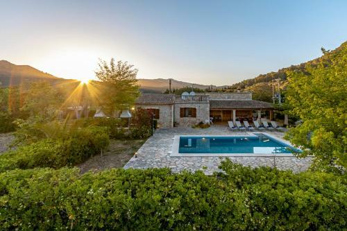 Villa Granoters With Pool
