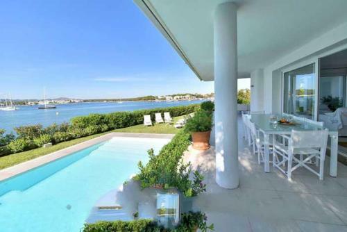 Portocolom Villa Sleeps 10 Air Con Wifi