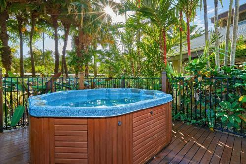 Hotel Comfort Inn & Suites Trinity Beach Club