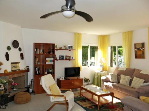 Ferienhaus Mit Pool Roda De Bar� 100s
