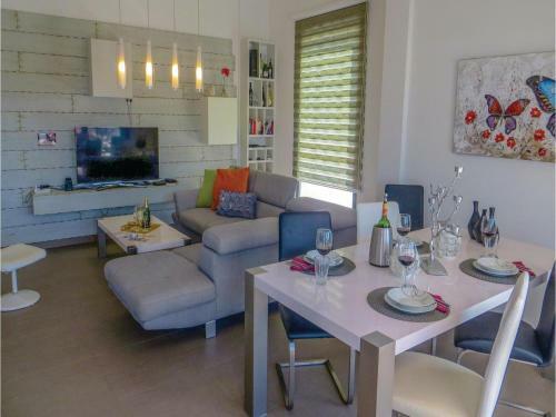 Three-bedroom Holiday Home In Rojales