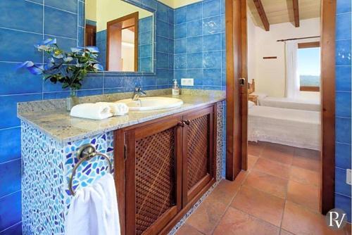 S'horta Villa Sleeps 10 Pool Air Con Wifi