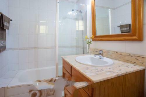 Sa Rapita Villa Sleeps 6 Air Con Wifi