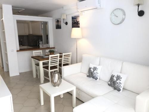 T&h Novelty 113 Family Apartment