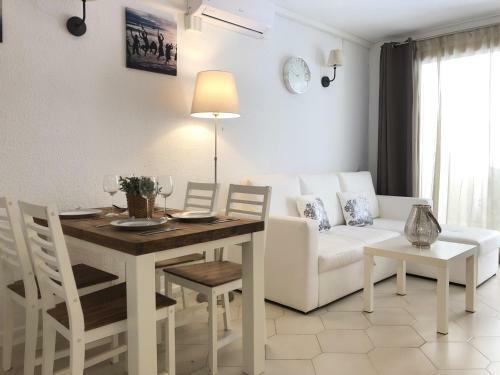 T&h Novelty 113 Family Apartment