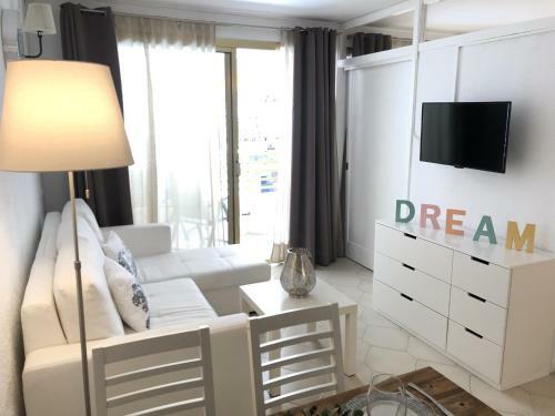 T&h Novelty 113 Family Apartment