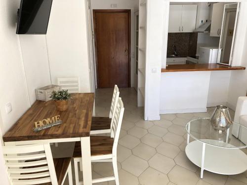 T&h Novelty 115 Family Apartment