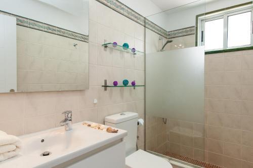 Beachfront Apartment Burras Mg8