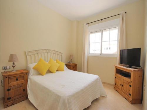 Two-bedroom Apartment In San Luis de Sabinillas
