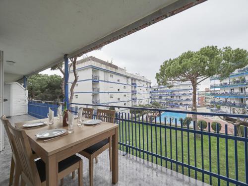 Sea & Pool Apartment