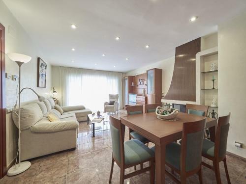 Sea & Pool Apartment