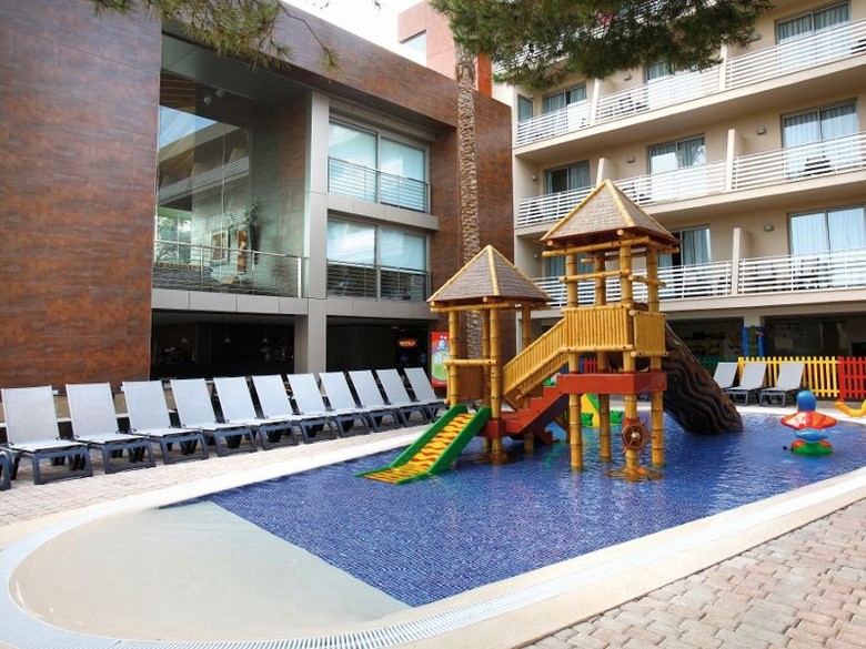 Hotel Occidental Cala Vi�as