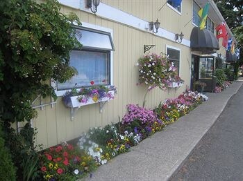 Hotel Riverside Resort Motel And Campground