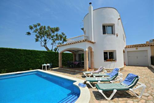 Casa Con Piscina Al Lado De La Playa. La Barca