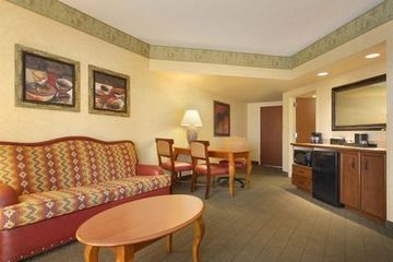 Embassy Suites Albuquerque Hot