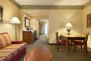 Embassy Suites Albuquerque Hot