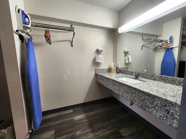 Hotel Super 8 Arlington East