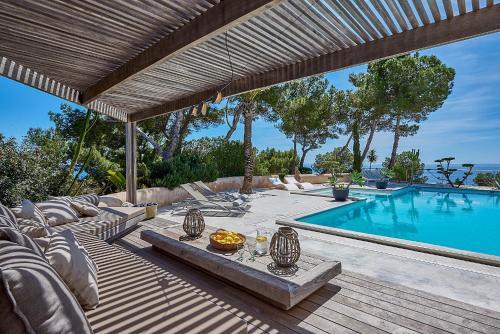 Playa de Talamanca Villa Sleeps 9 Pool Air Con Wifi
