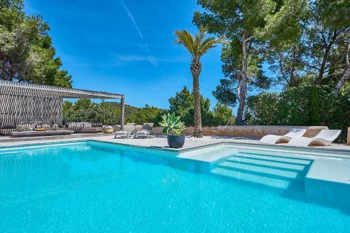 Playa de Talamanca Villa Sleeps 9 Pool Air Con Wifi