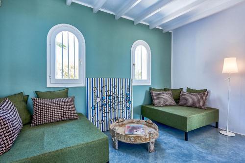 Playa de Talamanca Villa Sleeps 9 Pool Air Con Wifi