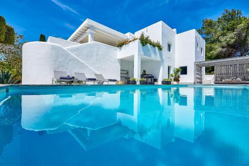 Playa de Talamanca Villa Sleeps 9 Pool Air Con Wifi