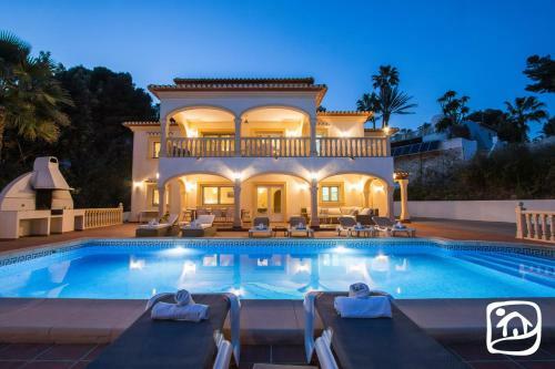 Abahana Villas Summertime