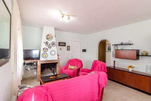 Tordera Villa Sleeps 6 Pool