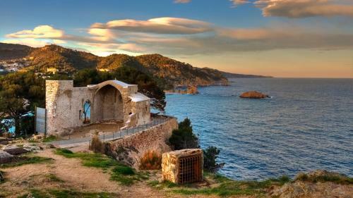Lets Holidays Mediterranean Centric Apartment