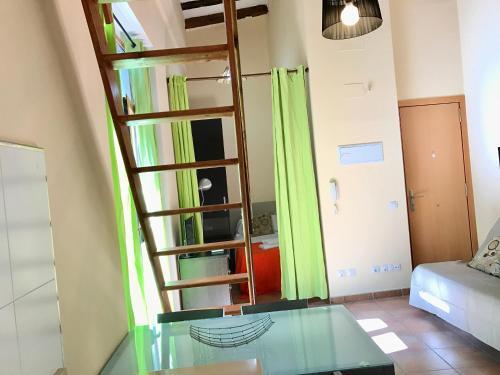 Valencia Apartments
