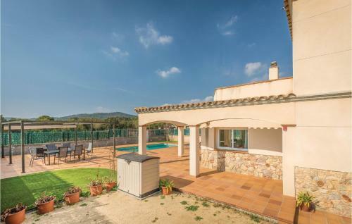 Four-bedroom Holiday Home In Vall-llobrega