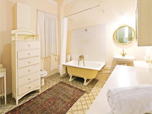 Thirteen-bedroom Holiday Home In Vilanova Del Valles