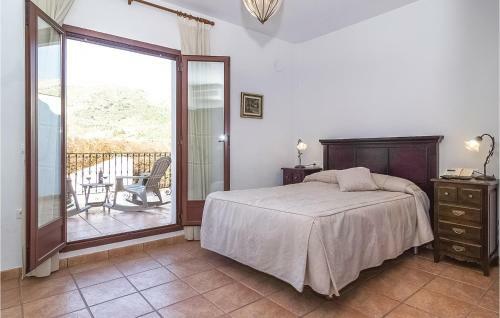 Five-bedroom Holiday Home In Zagrilla Baja