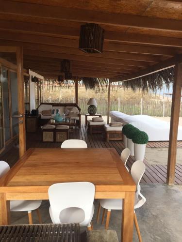 Canoas De Punta Sal Beach House