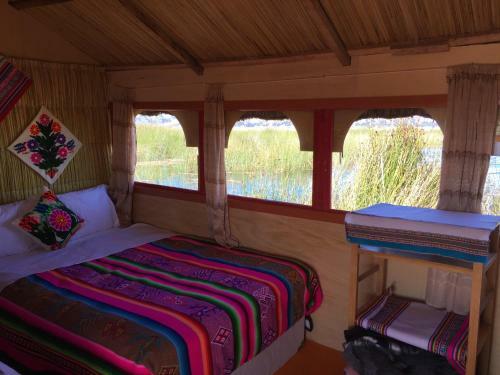 Uros Tikarani Lodge