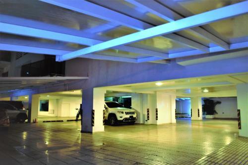 City Center Full Service Luxury Apartment ?????