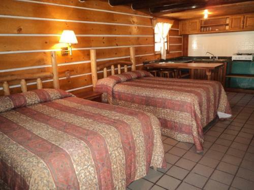 Lodge Caba�as Montebello Inn