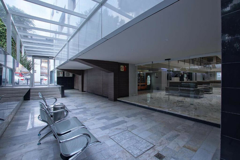 Econo Express Hotel