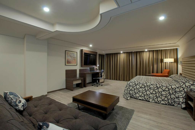 Econo Express Hotel