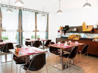 Hotel Tours(.)