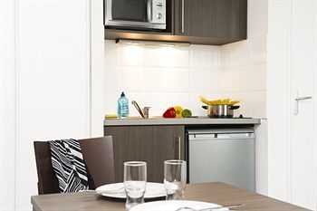 Hotel Tours(.)