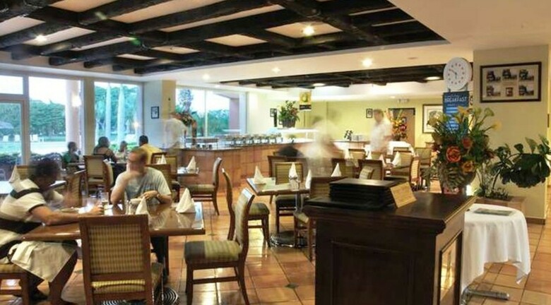 Embassy Suites By Hilton Los Marlins Hotel & Golf Resort