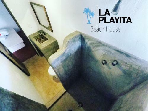 Hostal La Playita Beach House