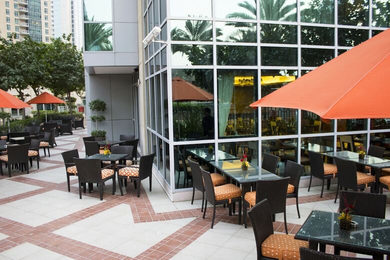 Hotel Ramada By Wyndham Downtown Dubai