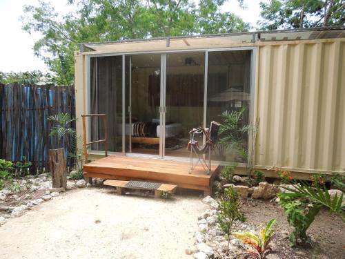 Containme Eco Chic Hotel
