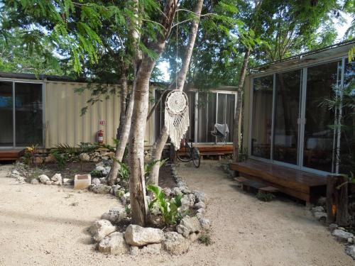 Containme Eco Chic Hotel
