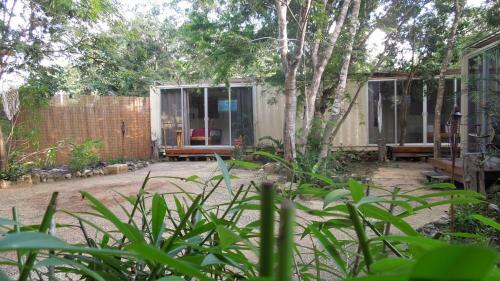 Containme Eco Chic Hotel