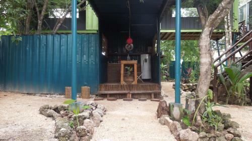 Containme Eco Chic Hotel