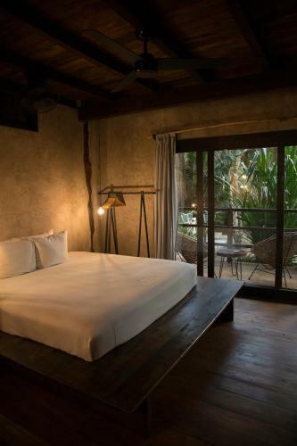 Hotel Amor Rooms