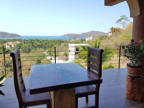 Casa Arcoiris Zihuatanejo B&B